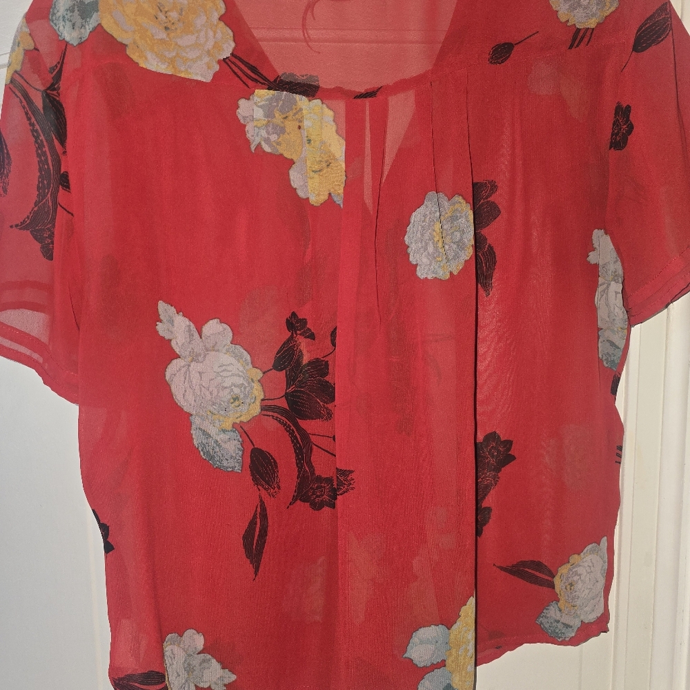 Floral Red Button-Up Blouse - Picture 5 of 5